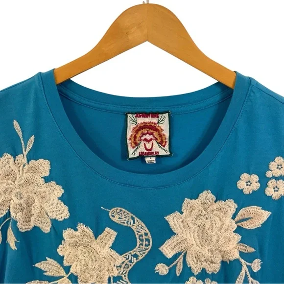 JOHNNY WAS Embroidered T-Shirt Top Floral Snake Design Blue Beige Cotton Tee i13 - Picture 5 of 6